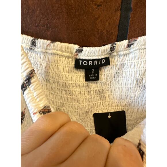 Torrid 2X White Feather Challis Cold Shoulder Blouse NWT Festival Hippie Meadow - Picture 6 of 12